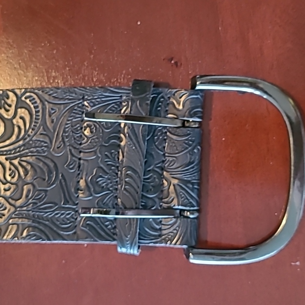 Wide shaped belt